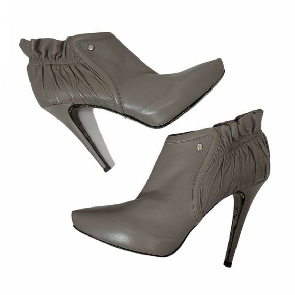 Cesare Paciotti Womens 39 Grey Leather Pointy Booties Ankle Ruffled Detail Italy - Picture 4 of 12